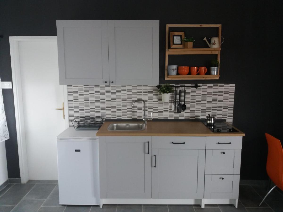 Nina Seaview Apartment โนวีวีโนดอลสกี ภายนอก รูปภาพ