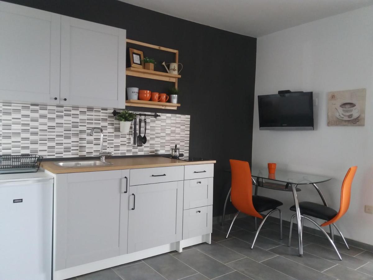 Nina Seaview Apartment โนวีวีโนดอลสกี ภายนอก รูปภาพ