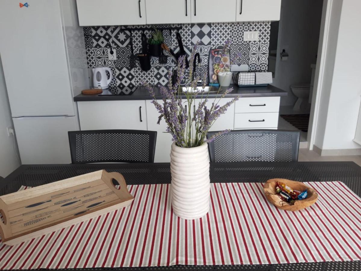 Nina Seaview Apartment โนวีวีโนดอลสกี ภายนอก รูปภาพ